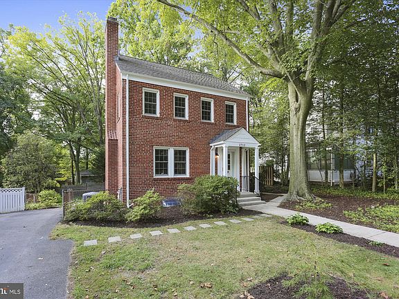 4th image of 2712 Blaine Dr