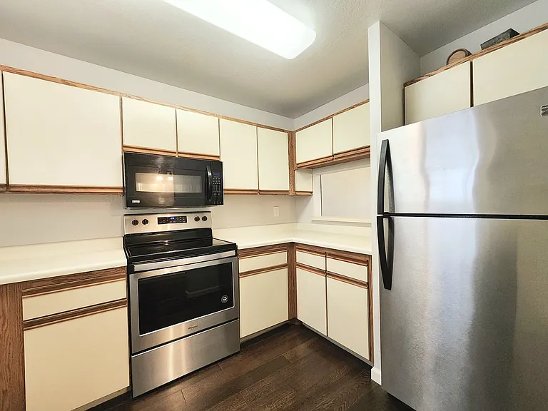 320 Peninsula Ave #213 — Photo 12