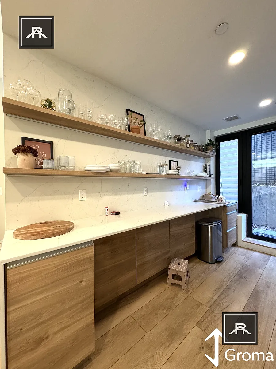 Building Photo - 1576 Beacon St #302