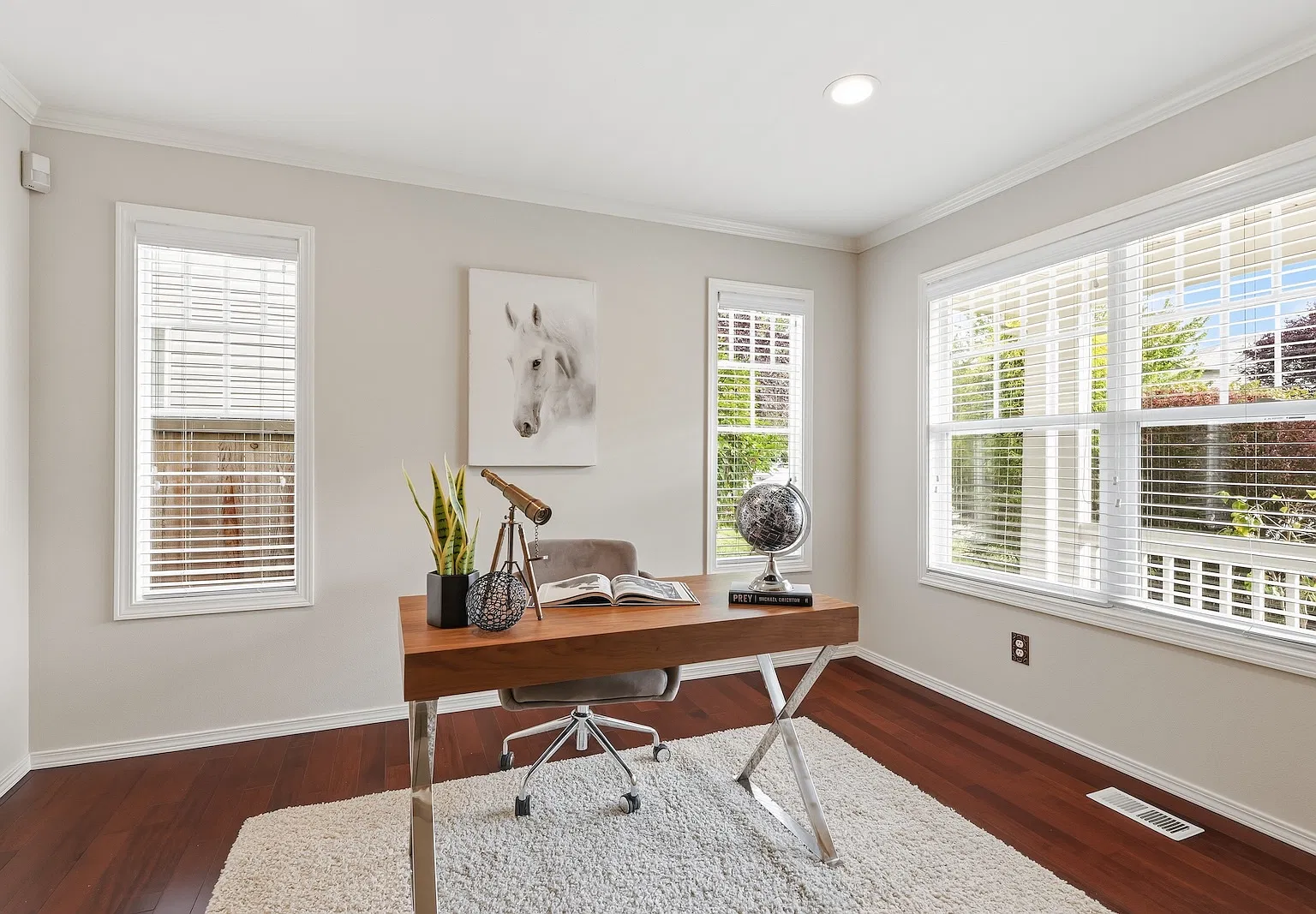 5 bed, 1970 sqft, $3,700 — Photo 4