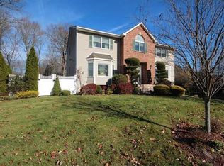 17 Lowell Dr, New City, NY 10956