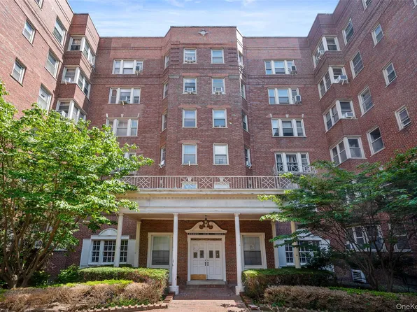 84-49 168th Street #2U, Jamaica, NY 11432