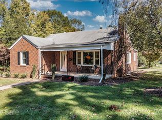 645 12th Ave NE, Hickory, NC 28601