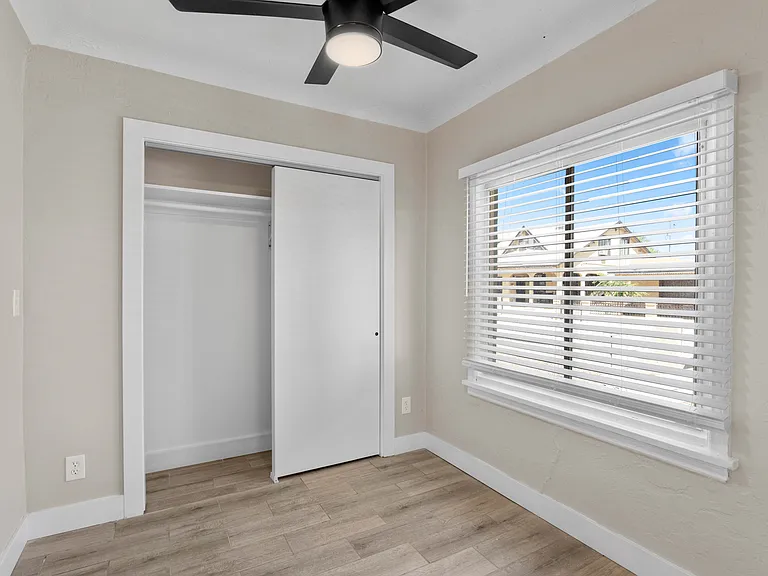 425 N 13th Pl #1311-E — Photo 12