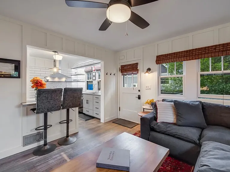 301 E Olive St — Photo 5