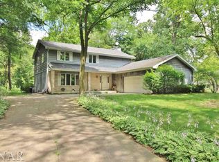 13521 Oak Hill Rd, Bloomington, IL 61705