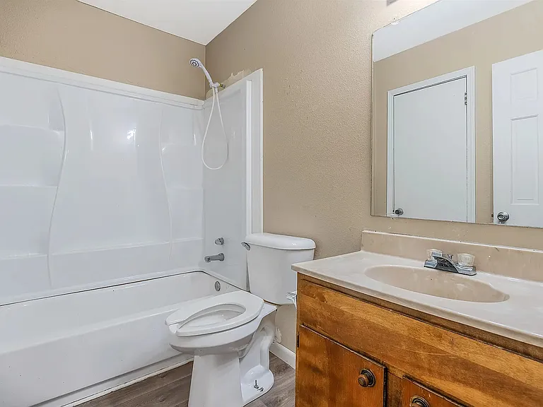 1219 N Parker St — Photo 13
