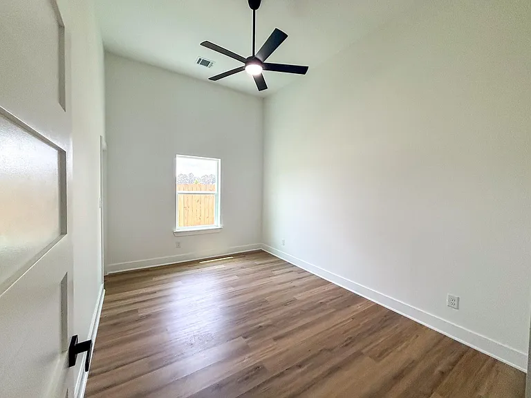 1031 Exotic Pine St #A — Photo 2