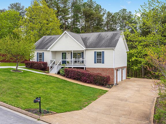 3rd image of 826 Tommie Ln