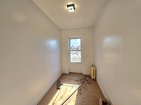 3rd image of 627 Willoughby Ave #6
