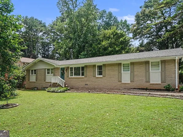 464 Horseshoe Cir, Lilburn, GA 30047