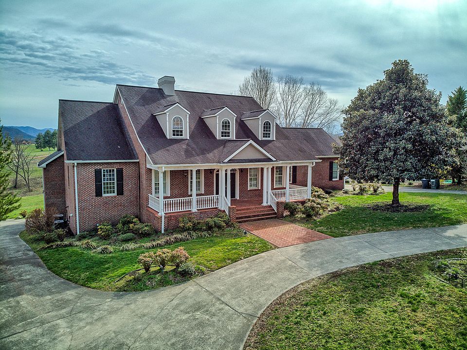 1st image of 150 Mountain River Dr