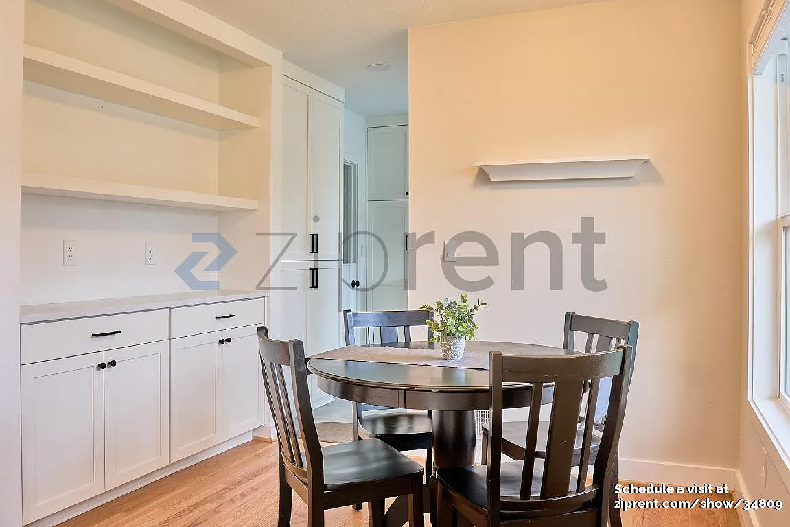 3 bed, 2400 sqft, $3,411 — Photo 4
