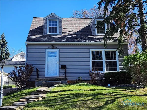 2461 Eastmoreland Dr, Oregon, OH 43616