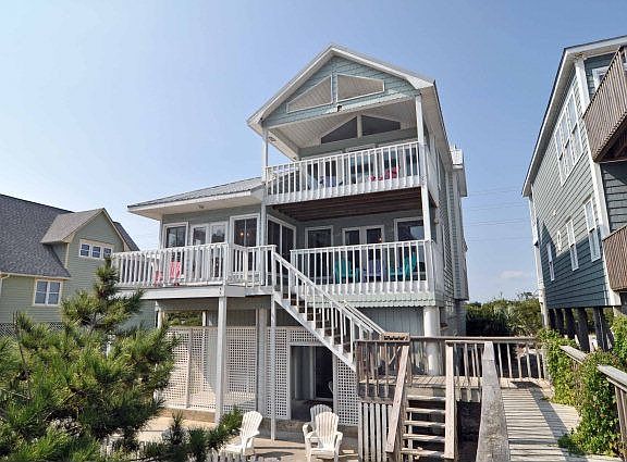 3rd image of 4386 Island Dr
