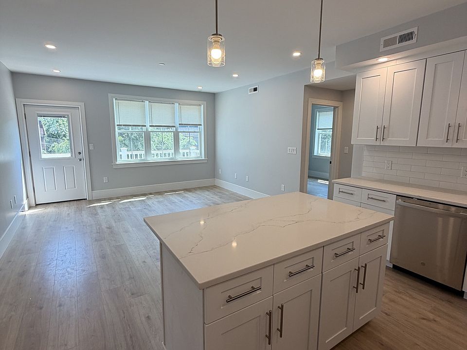 1st image of 124 Kenrick St #10