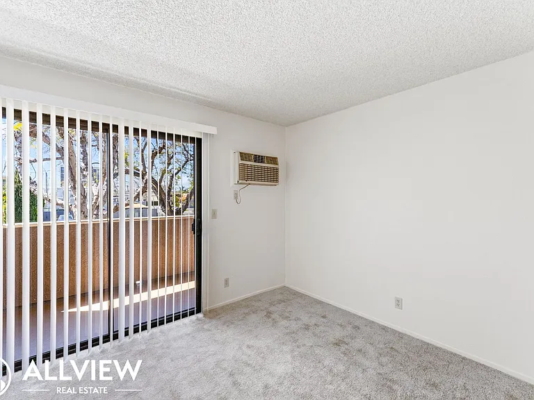 202 East 16th Street — Photo 12