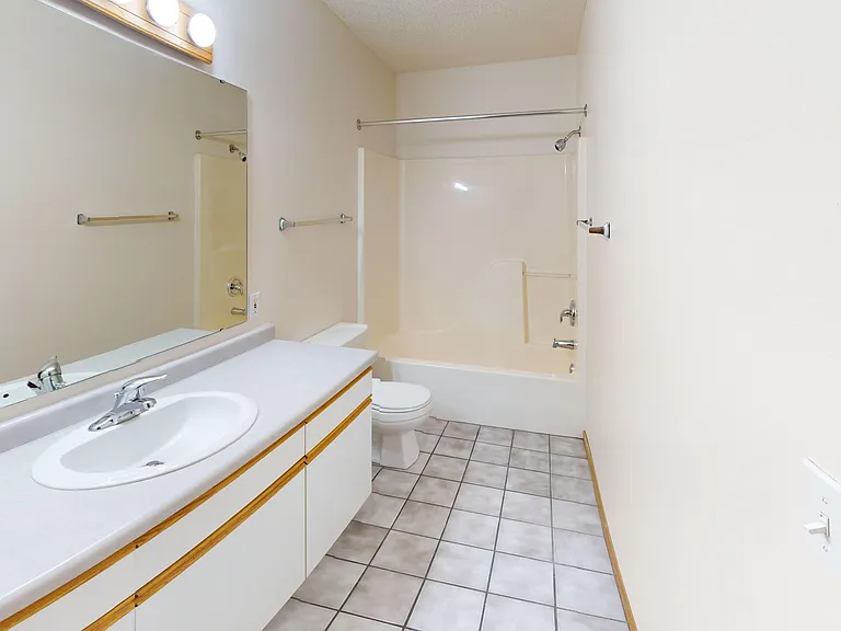 Dakota Park Apartments — Photo 19