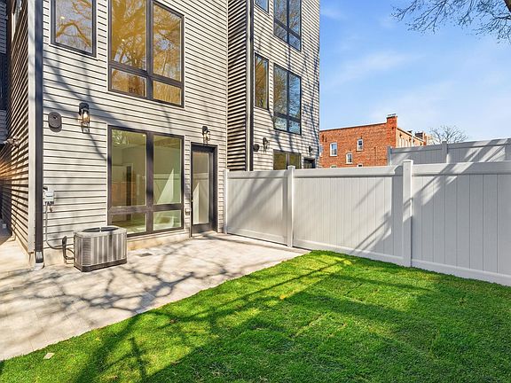 4th image of 29 Clinton Ave #1