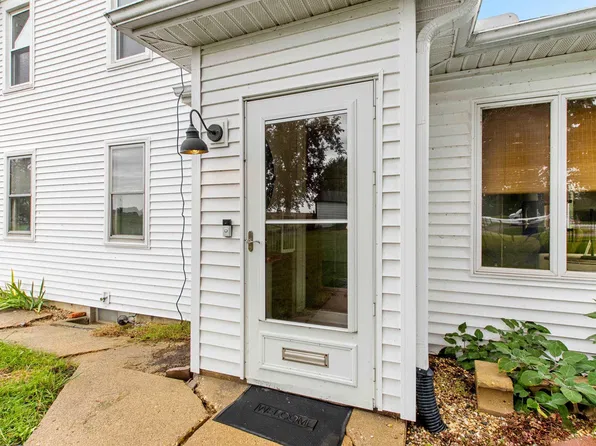 6203 N Schaffer Rd, Elmwood, IL 61529