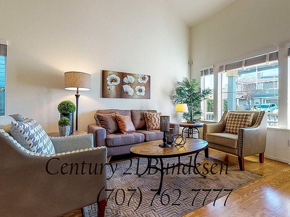 3rd image of 1810 Foxboro St