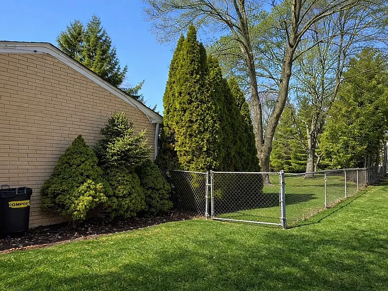 2235 Chesley Dr — Photo 35