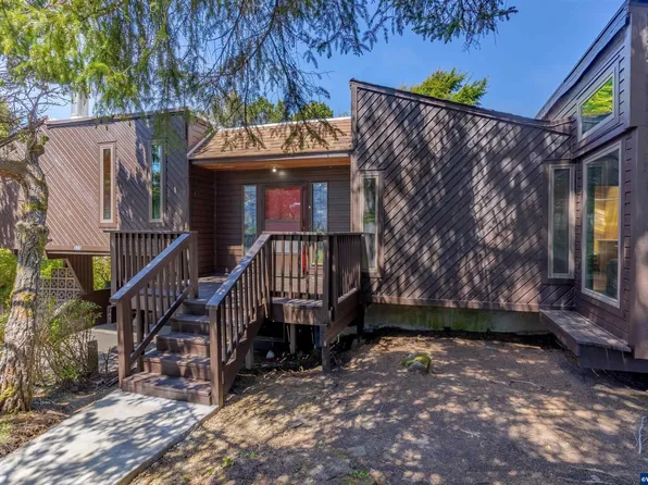 315 Monterey Ave, Lincoln City, OR 97367