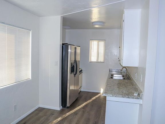 4th image of 382 Vance St #B