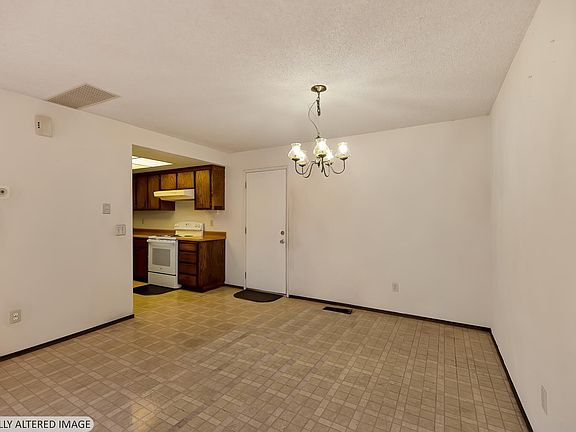 3rd image of 5064 Country Club Drive