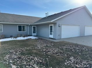715 8th Ave SW, Roseau, MN 56751
