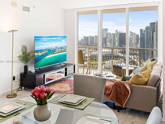 3rd image of 1750 N Bayshore Dr APT 5212