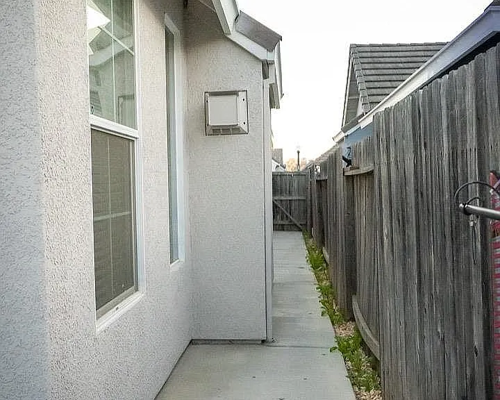 1899 Acari Ave — Photo 18
