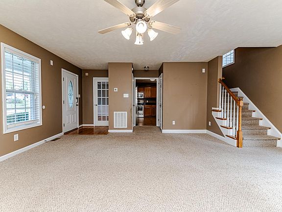 2nd image of 392 Yorkshire Dr
