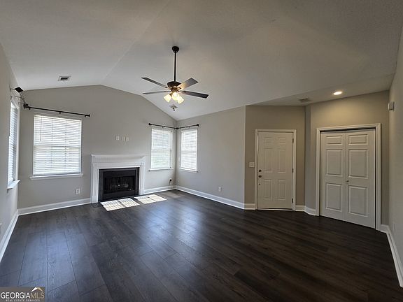 4th image of 412 Nandina Ct