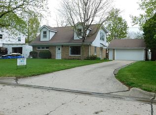 1202 Cambridge Dr, Champaign, IL 61821