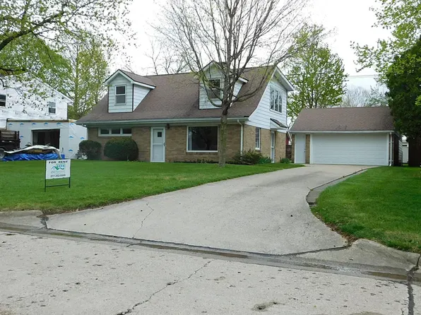 1202 Cambridge Dr, Champaign, IL 61821