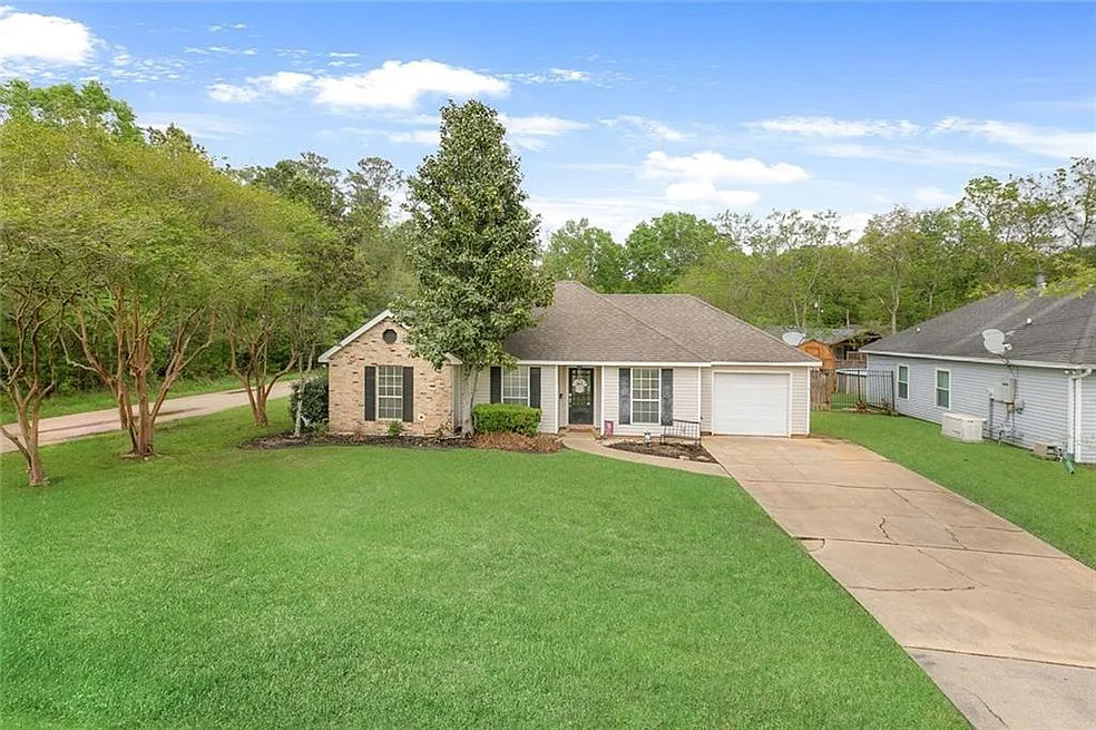 3 bed, 1338 sqft, $2,150 — Photo 1