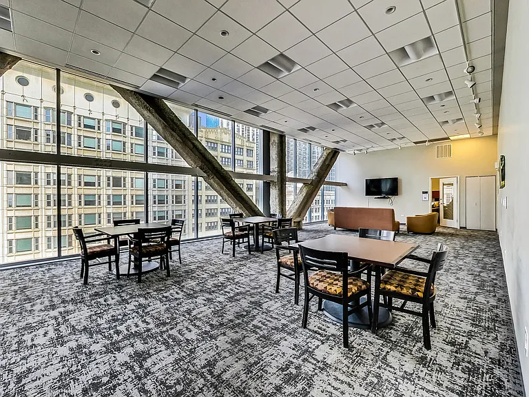 8 E Randolph St #3101 — Photo 21