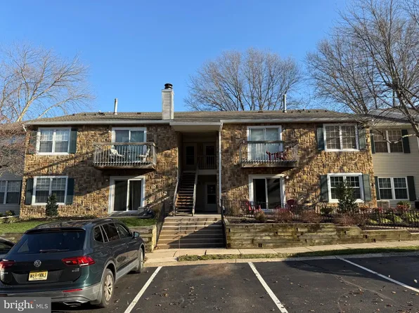 33 Cypress Ct, Lawrence Township, NJ 08648