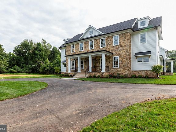 4th image of 704 Kentland Dr