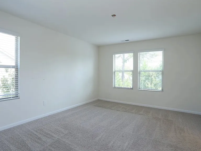 131 Holly Berry Ln — Photo 15