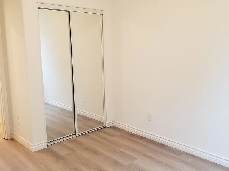 4342 1/2 Eugene St #4342-1/2 — Photo 5