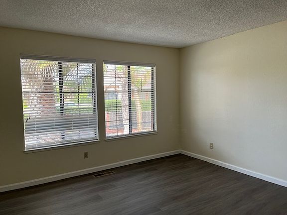4th image of 246 Albert Ct