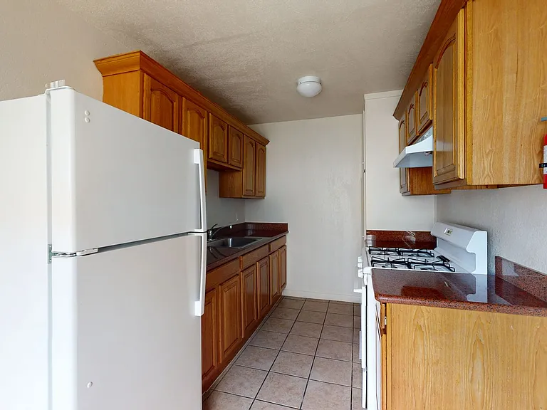 2515 10th ave — Photo 14