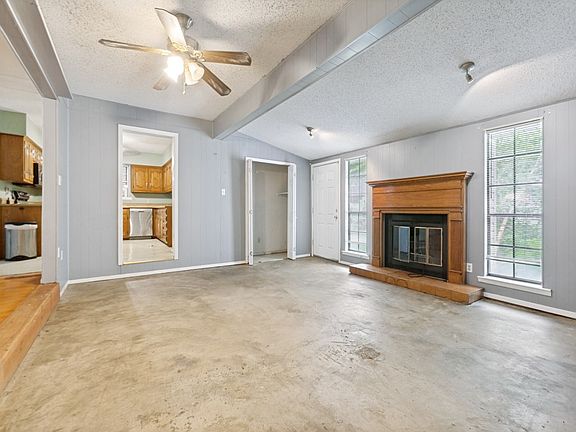 4th image of 917 Blossom Cir
