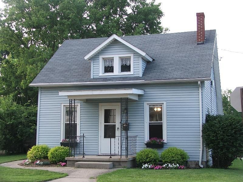 2nd image of 136 Washington Ave