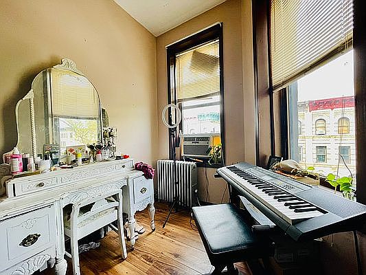 2nd image of 388 Woodbine St APT 1