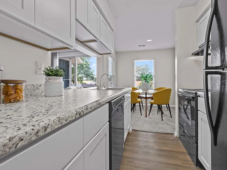 Runaway Bay Apartments — Photo 19