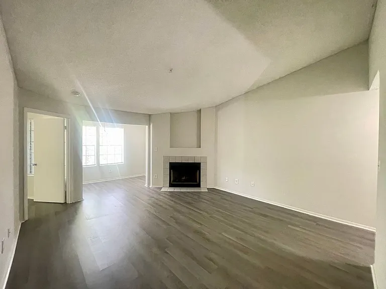 199 Afton Sq — Photo 11