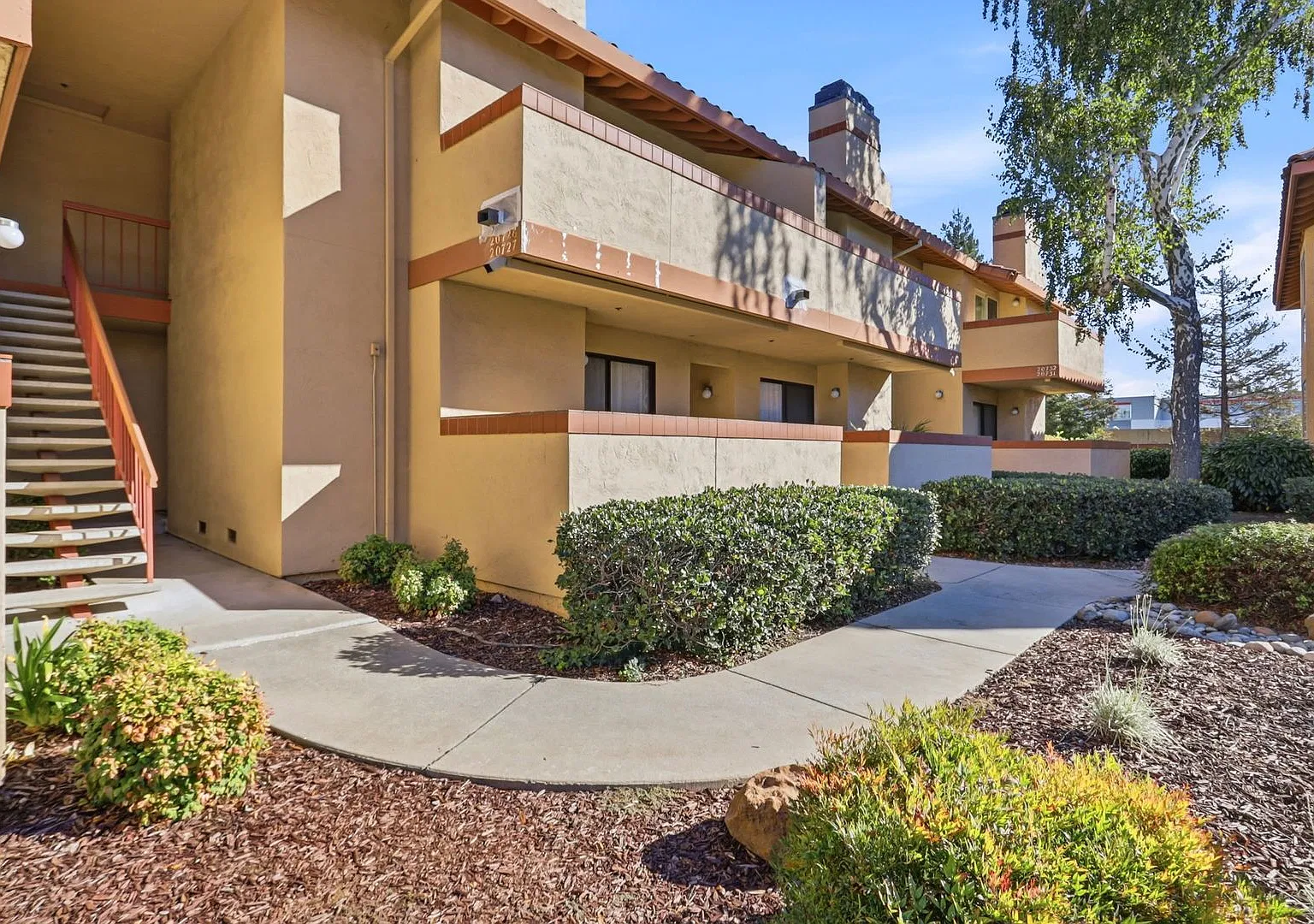 Vaulted ceilings and Spanish-style charm in Cupertino — Photo 3